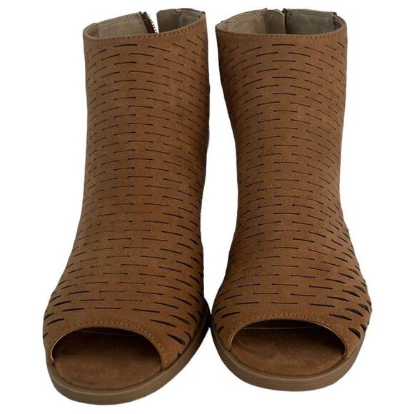 CL By Chinese Laundry Womens RNNC 003 Ankle Bootie Brown Suede Size 6M US - Picture 4 of 7